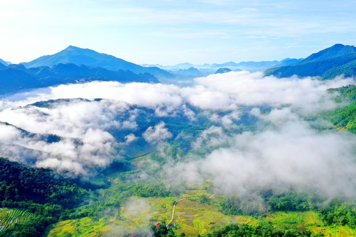 Pu Luong December: still, sacred, stunning