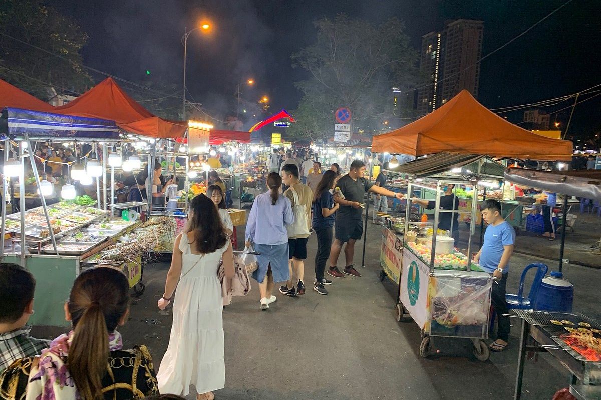 Son Tra Night Market - Local Market in Da Nang