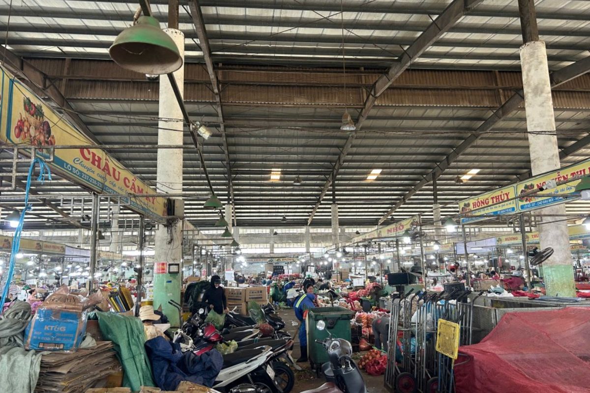Hoa Cuong Wholesale Market