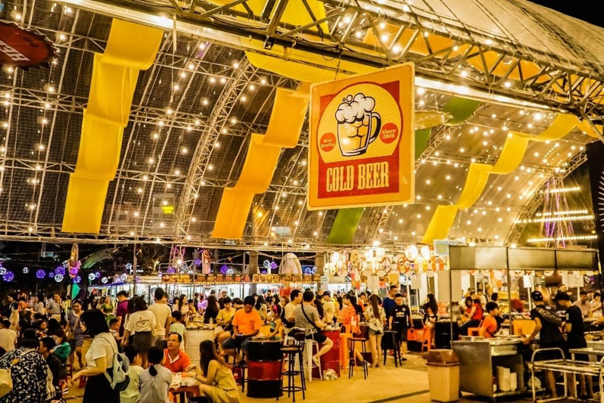 Helio Night Market is the best Local Market in Da Nang for food, shopping, and culture