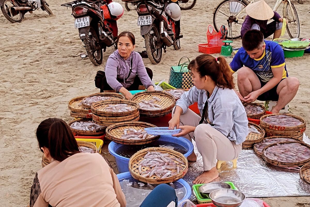 Go Fish Market (Man Thai)