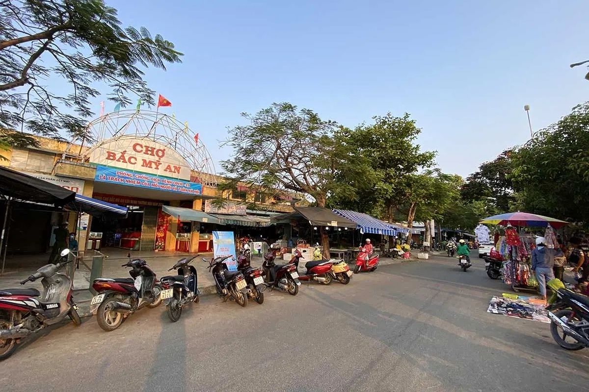 Bac My An Market is the best Local Market in Da Nang for food, shopping, and culture