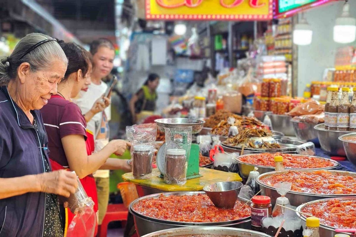 Discover the best Local Market in Da Nang for food, shopping, and culture with Dong Da Market