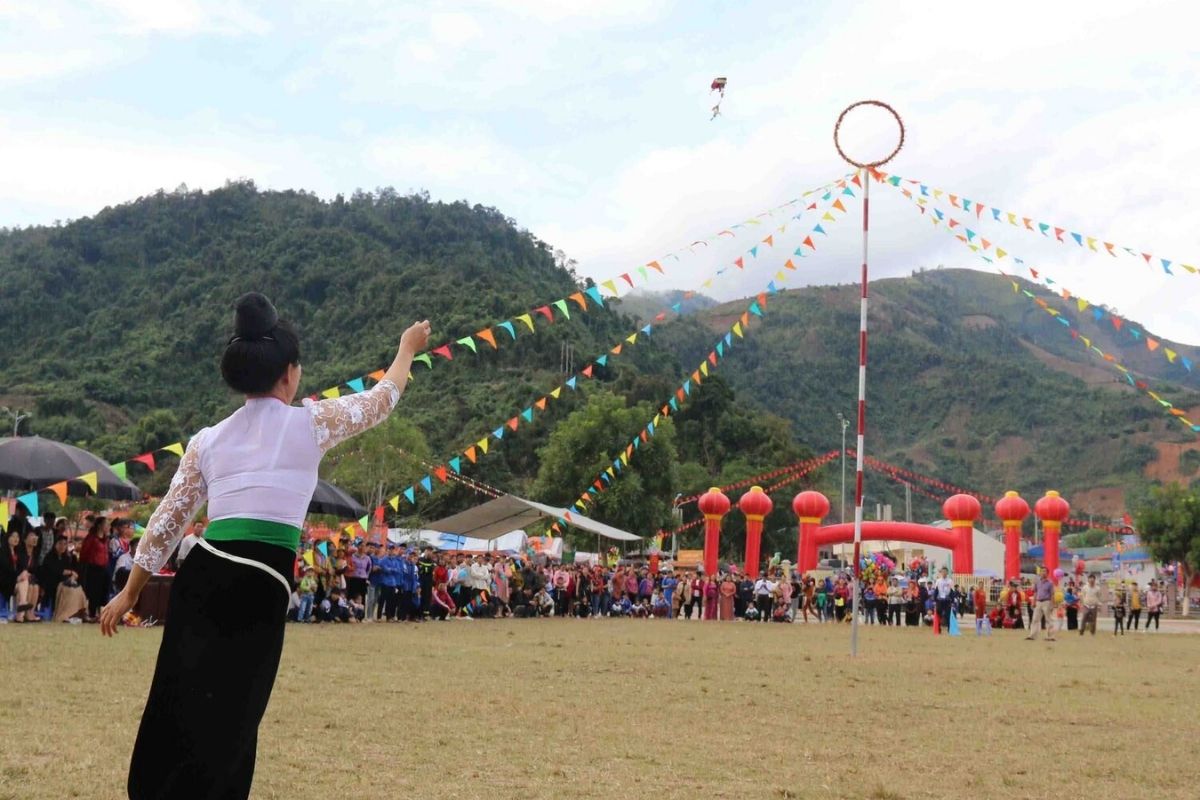 Spring festivals of Xen Muong