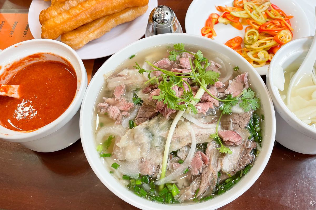 Discover the best Michelin Restaurant Hanoi with Pho 10 Ly Quoc Su 