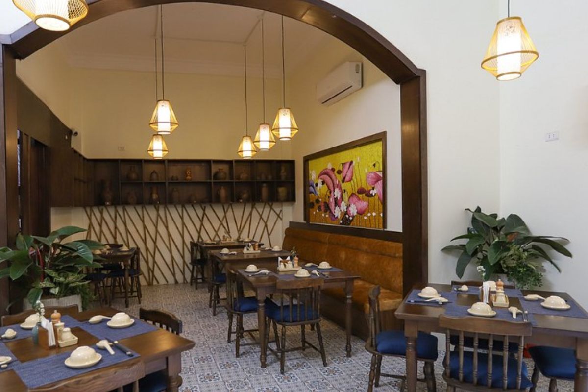 The East – Quiet Charm with Culinary Precision 