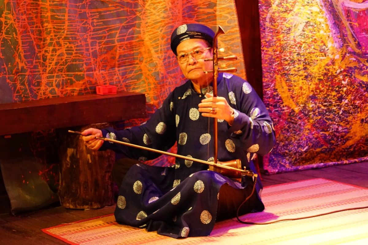 Dan Nhi - Traditional Vietnamese Instruments