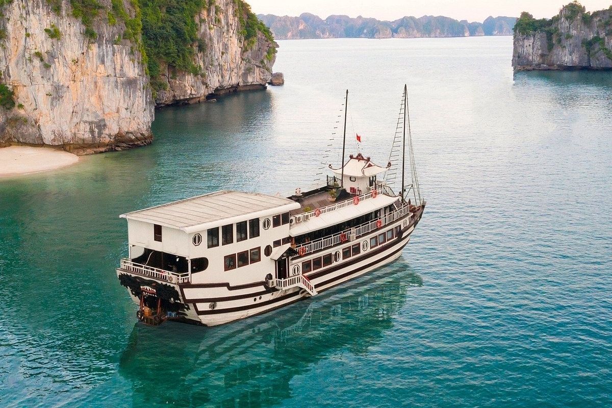 Cruise Through the Majestic Halong Bay