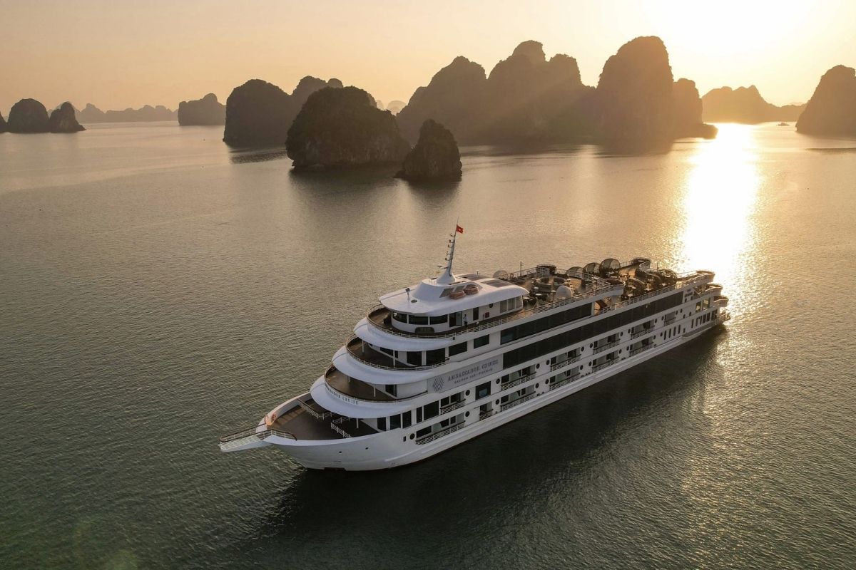 Cruise in Ha Long Bay
