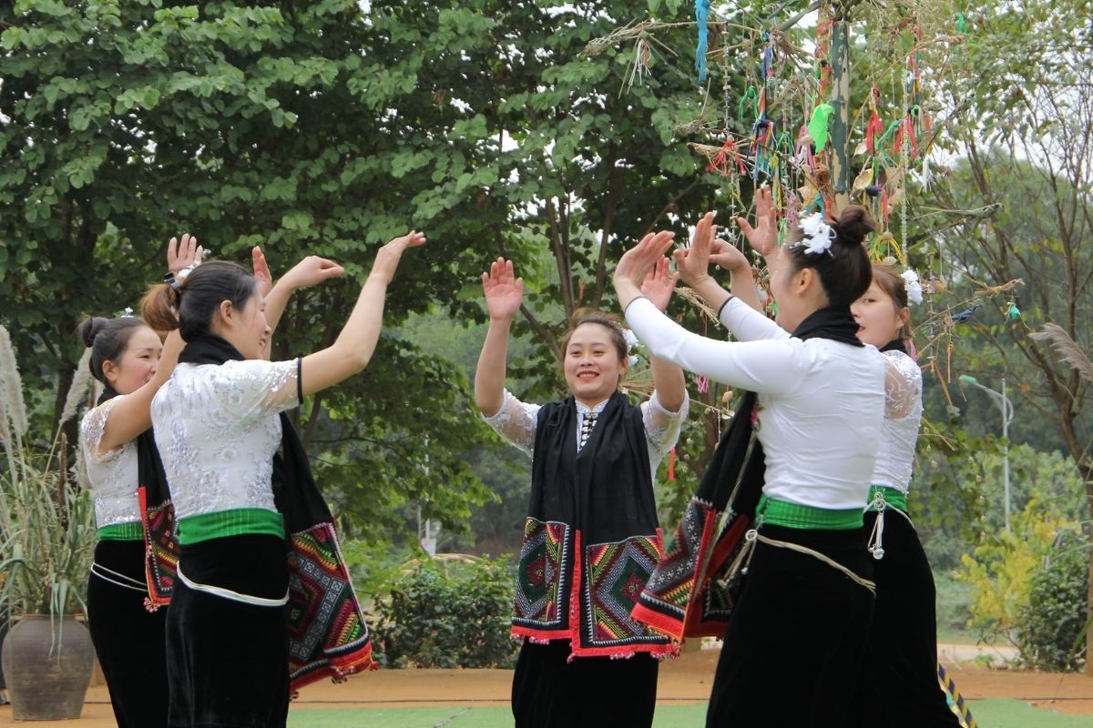 Discover Xoe Dance Show with Mu Cang Chai Itinerary