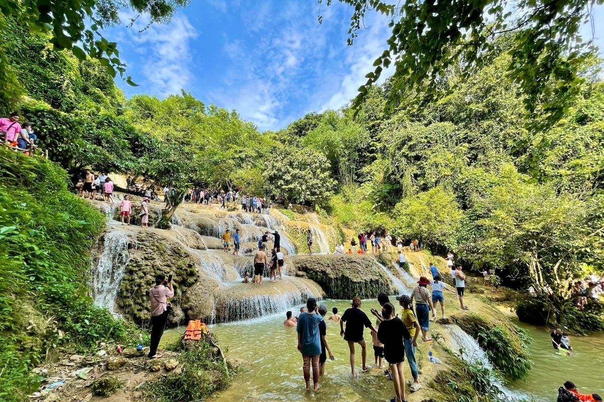 Hieu Waterfall in Pu Luong Temperature in J