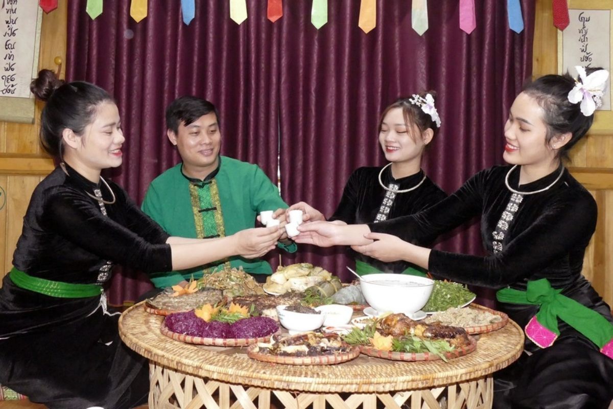 Dine With a Thai Family in Pu Luong Village