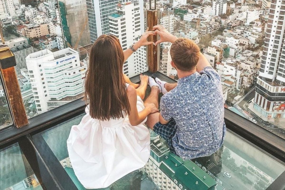 Skywalk – Walk on transparent glass