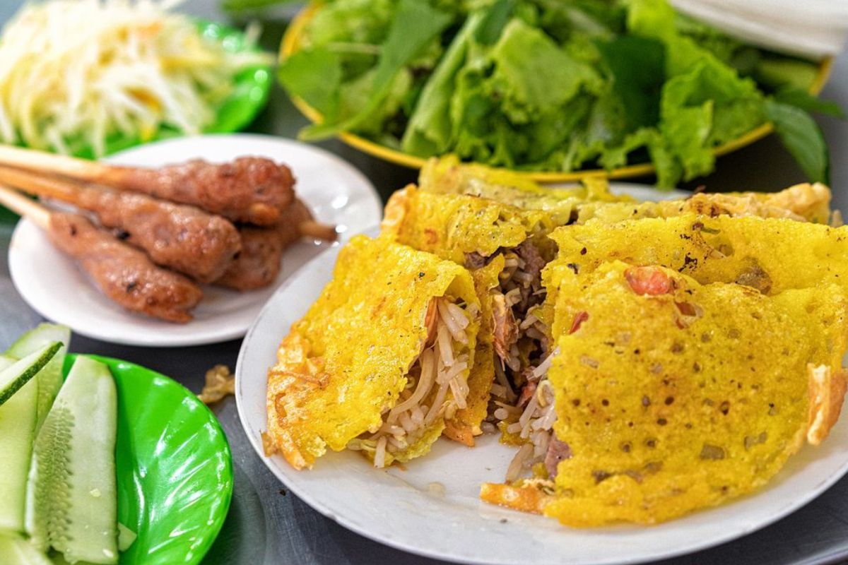 Vietnamese sizzling pancakes At Bac My An Market