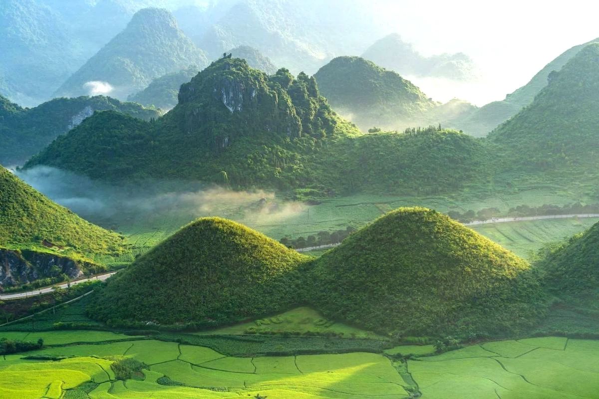 Fairy peaks rise minutes from Tiamo