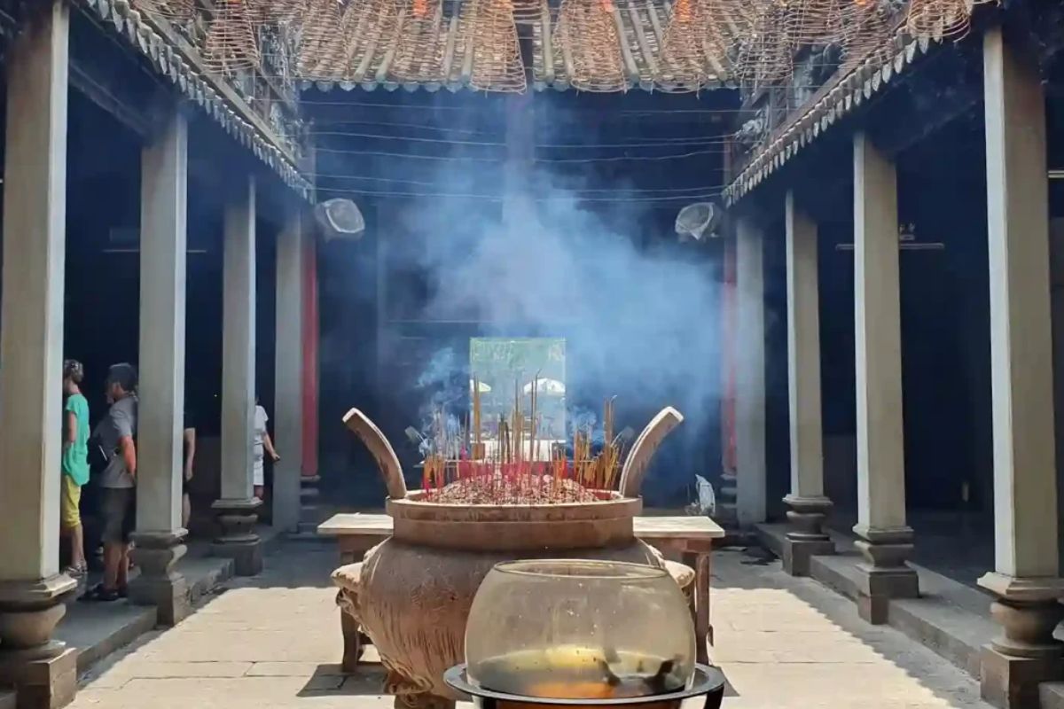 Discover top Ho Chi Minh Photography Spots with Ba Thien Hau Temple