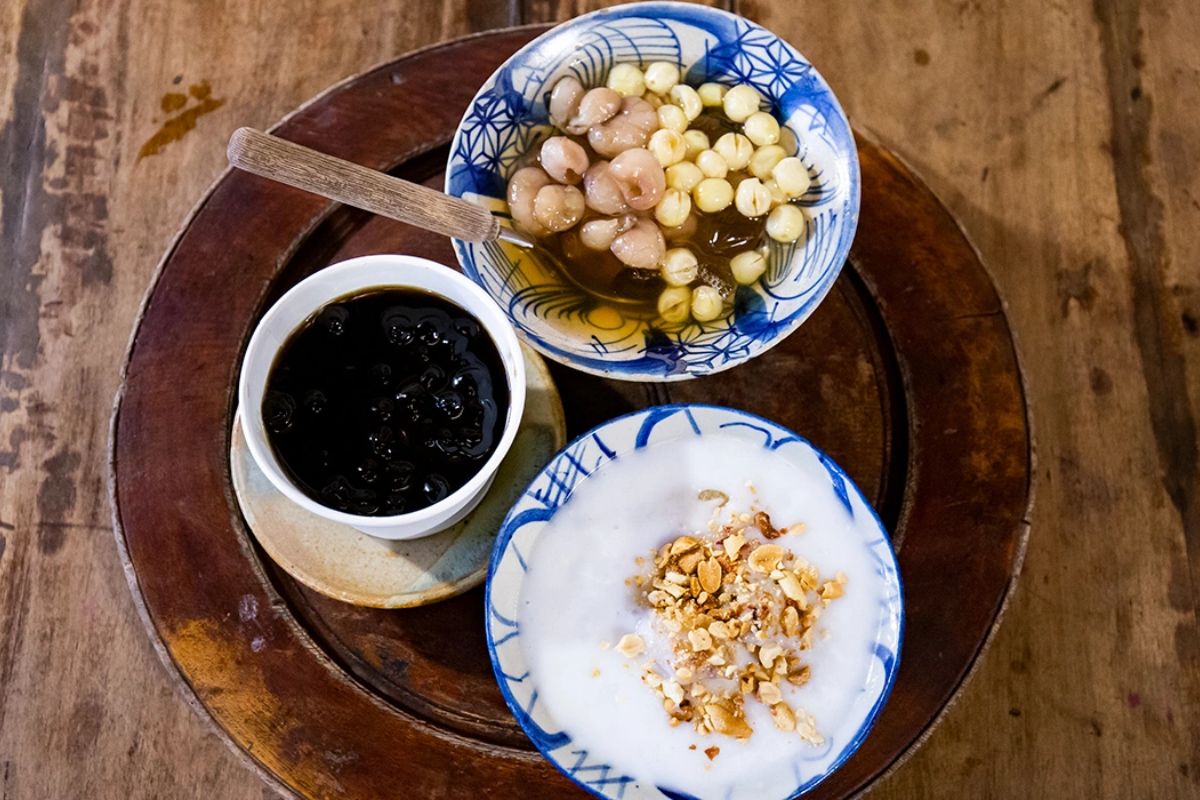 Enjoy the taste of Che Sen Long Nhan at Che Loc Tai with Hanoi dessert