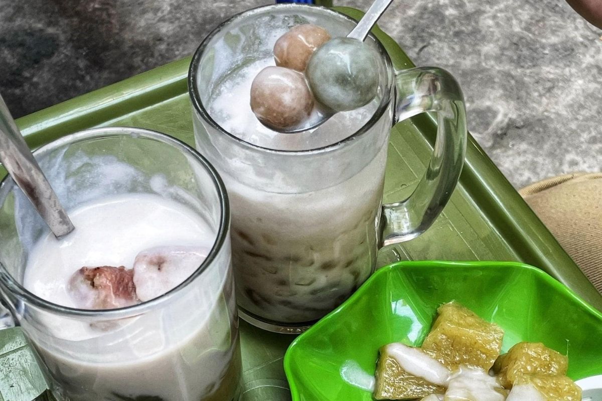 Discover the best Hanoi dessert with Che Thap Cam 1976