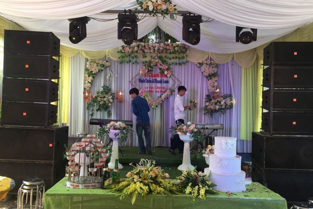 Weddings and house parties with live music