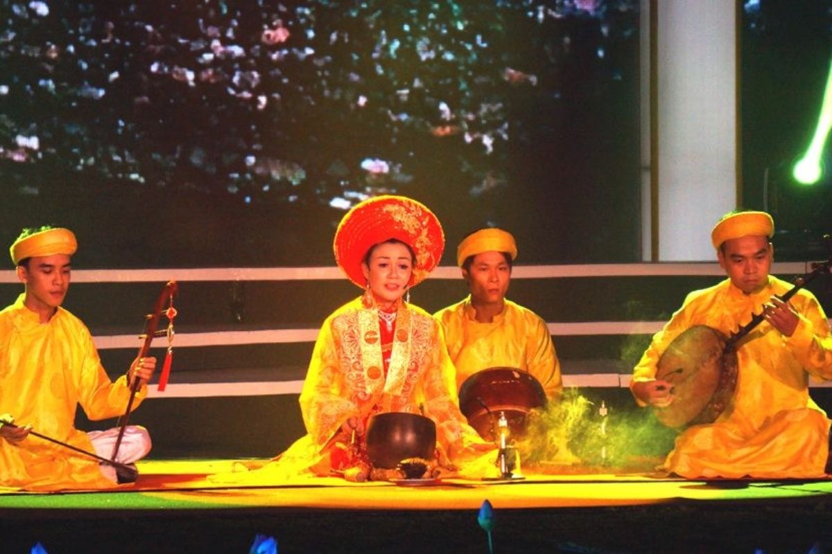 Chau Van at Phu Day Temple Complex - Traditional Music in Vietnam