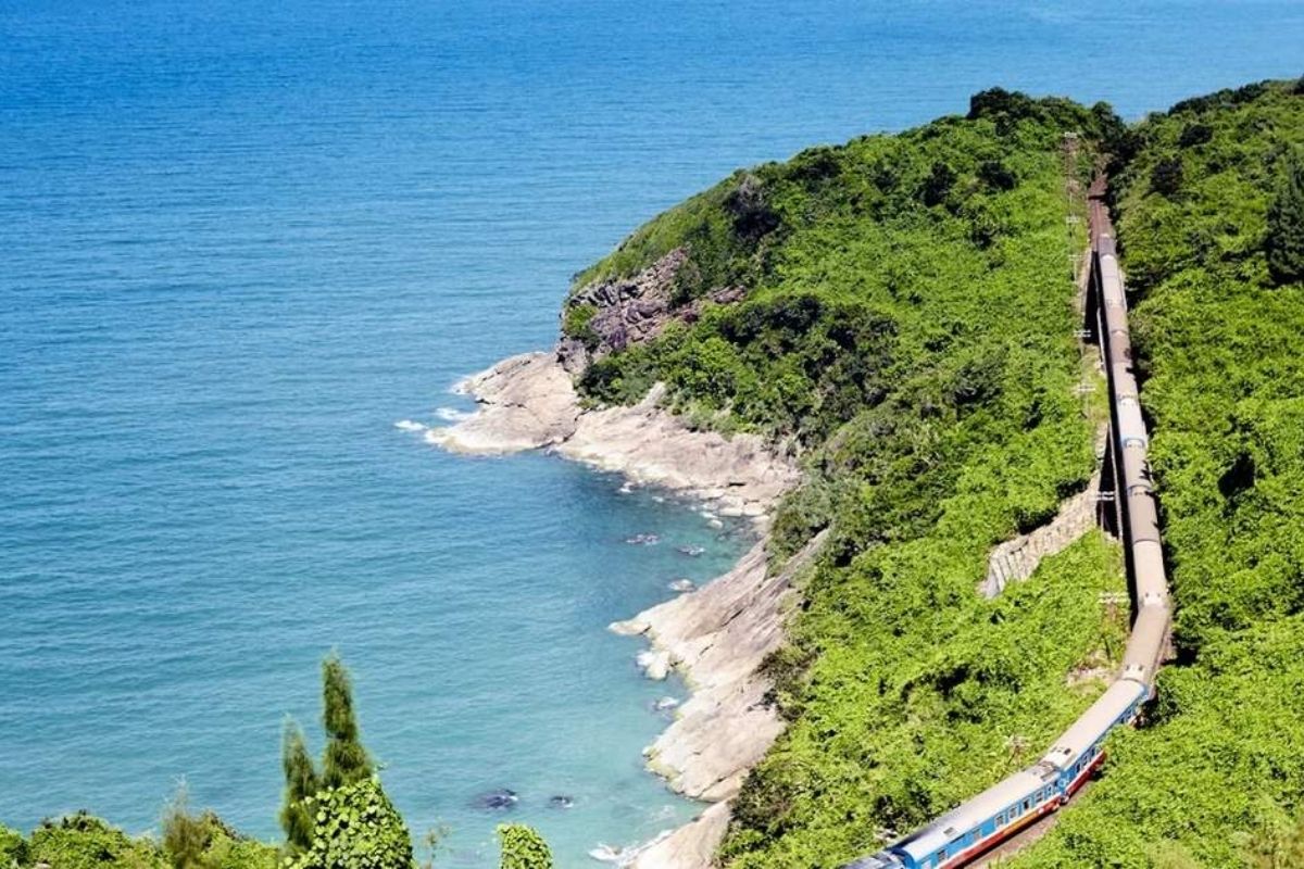 Train from Da Nang to Hue