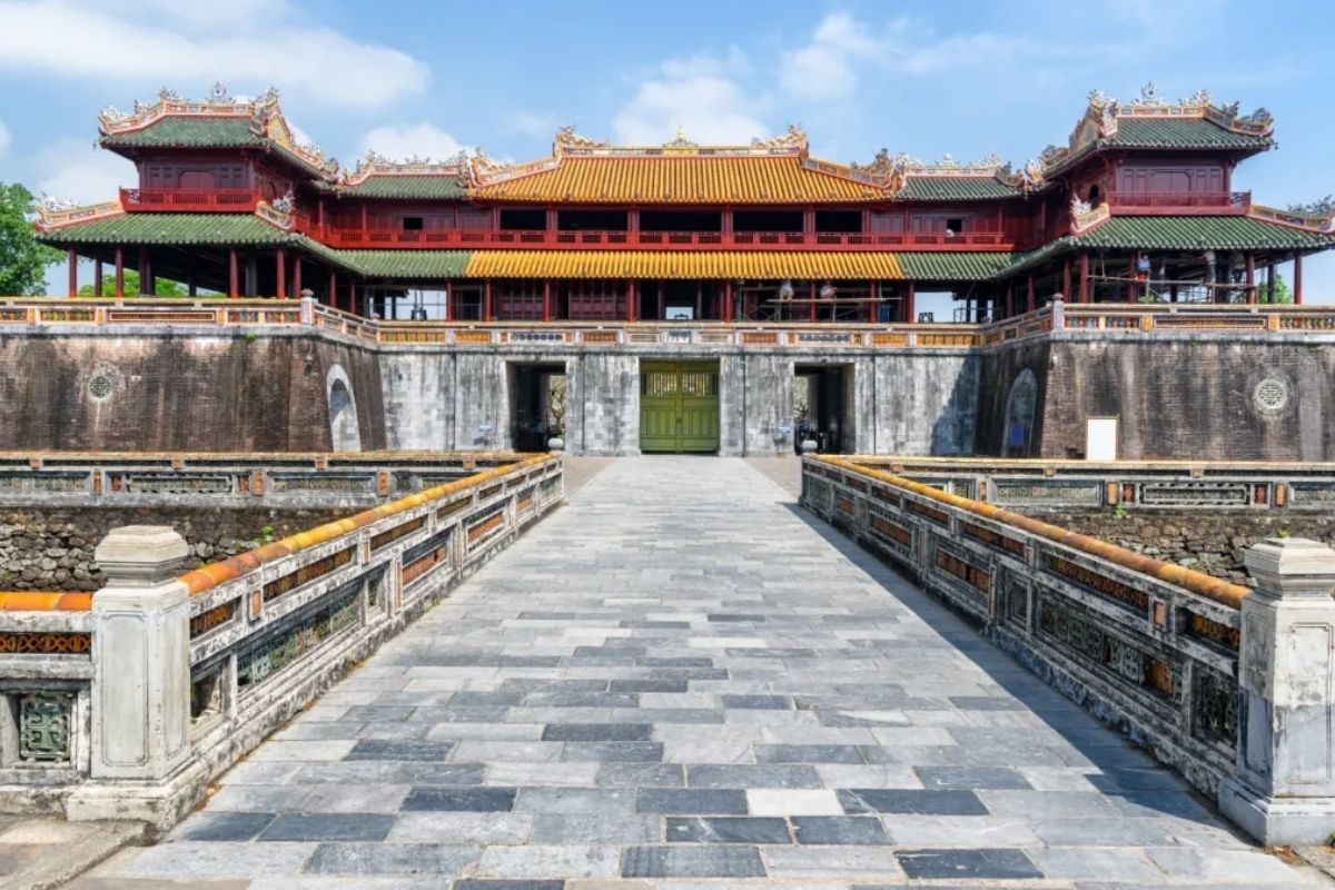 Vietnam heritage daily tour: Hue Imperial City & Royal Tombs