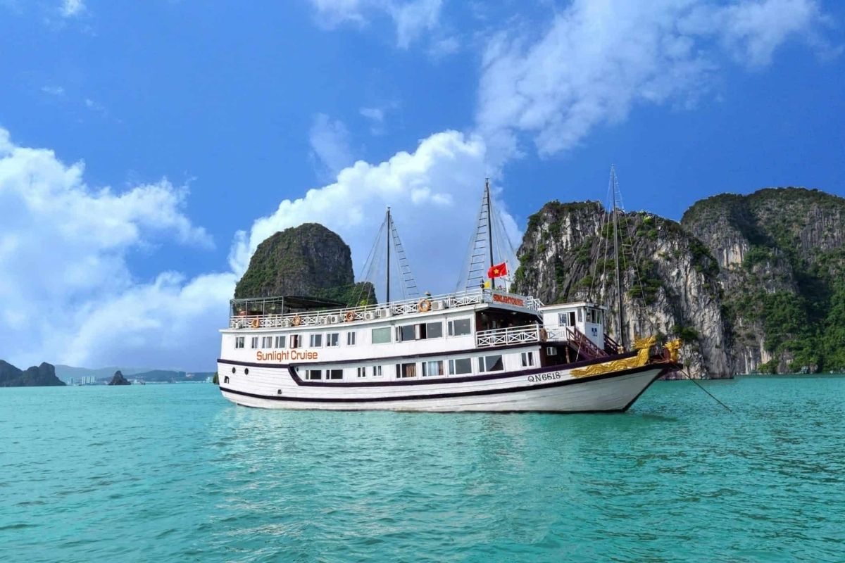 Sail Ha Long Bay: Vietnam heritage tour