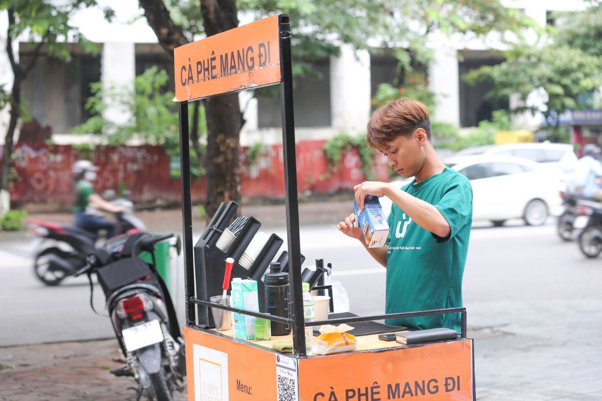 Local Cafés & Street Vendors - Avocado Coffee Vietnam