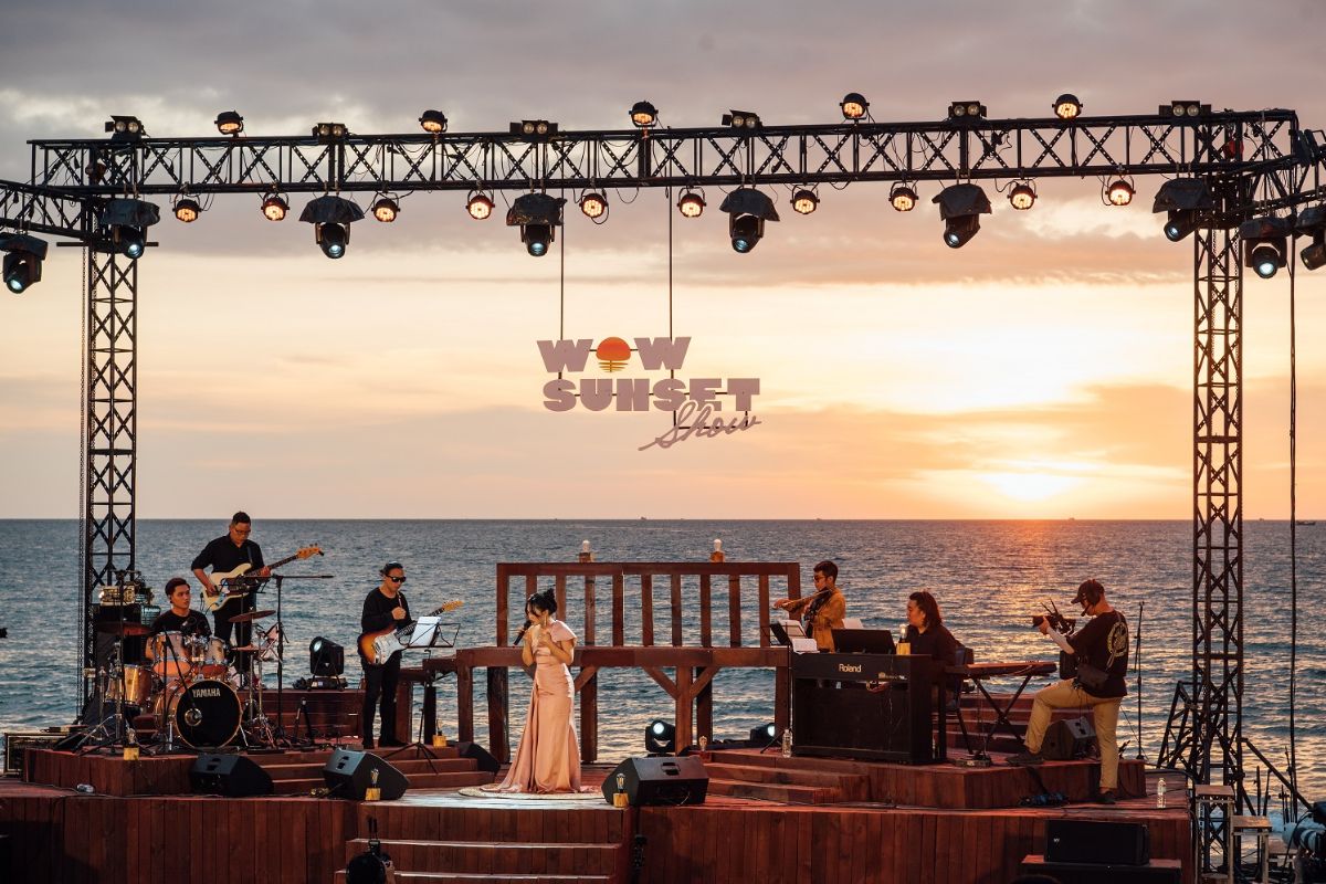 Tropical Dance Plaza at Grand World Phu Quoc Tour