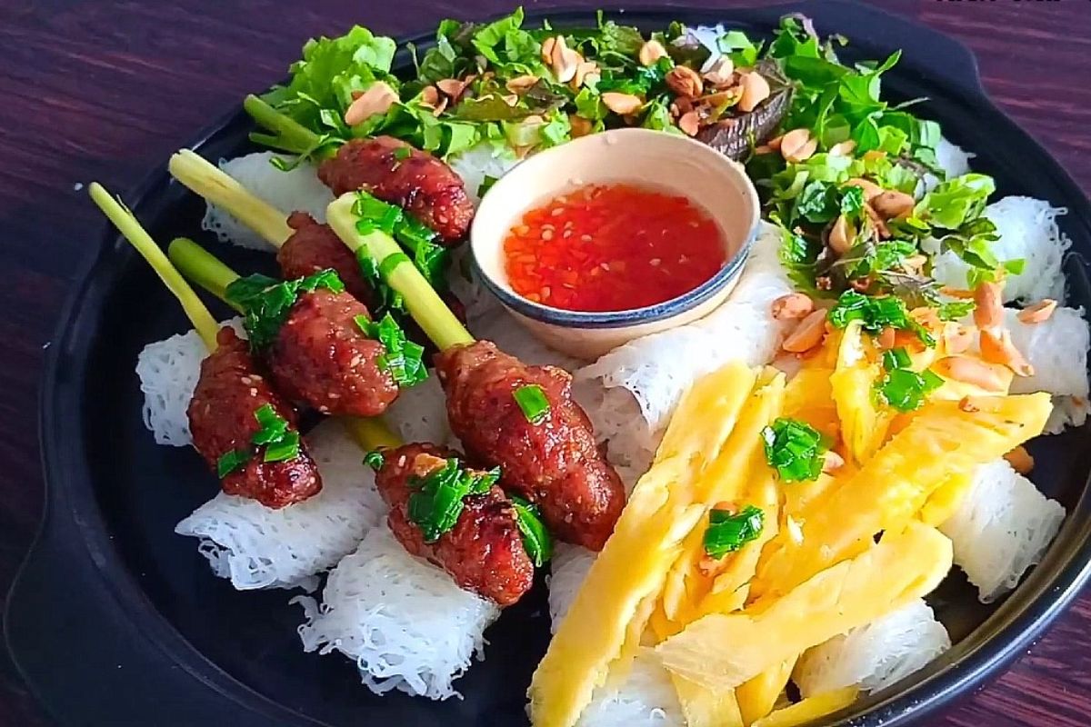 Nem nuong and Banh Hoi