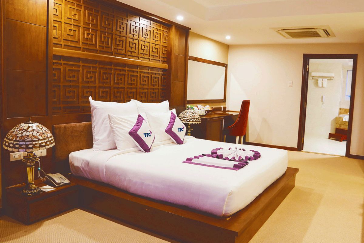 Presidential River View Suite