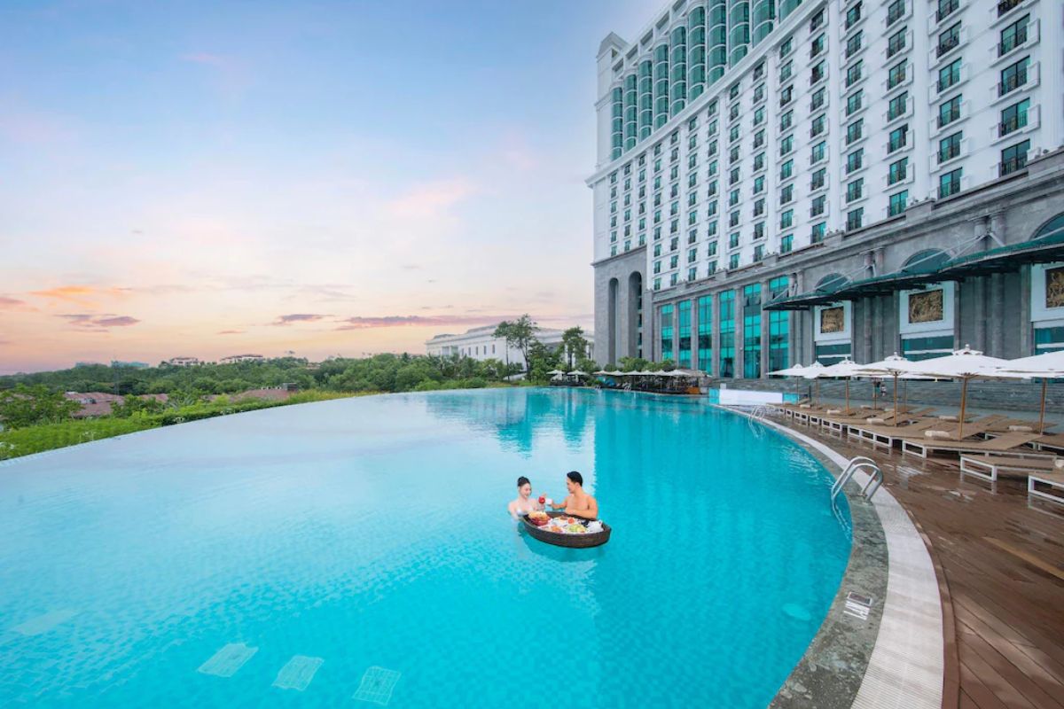 Infinity pool