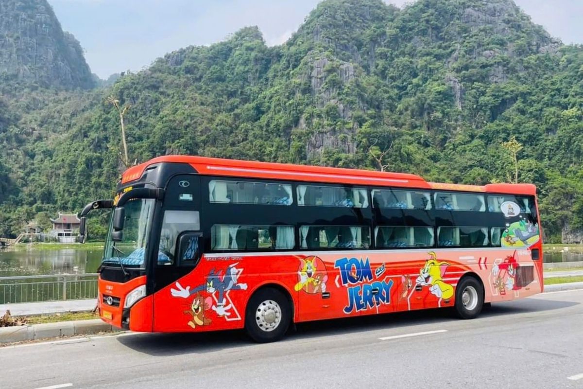 Comfortable bus from Ha Giang to Ha Long