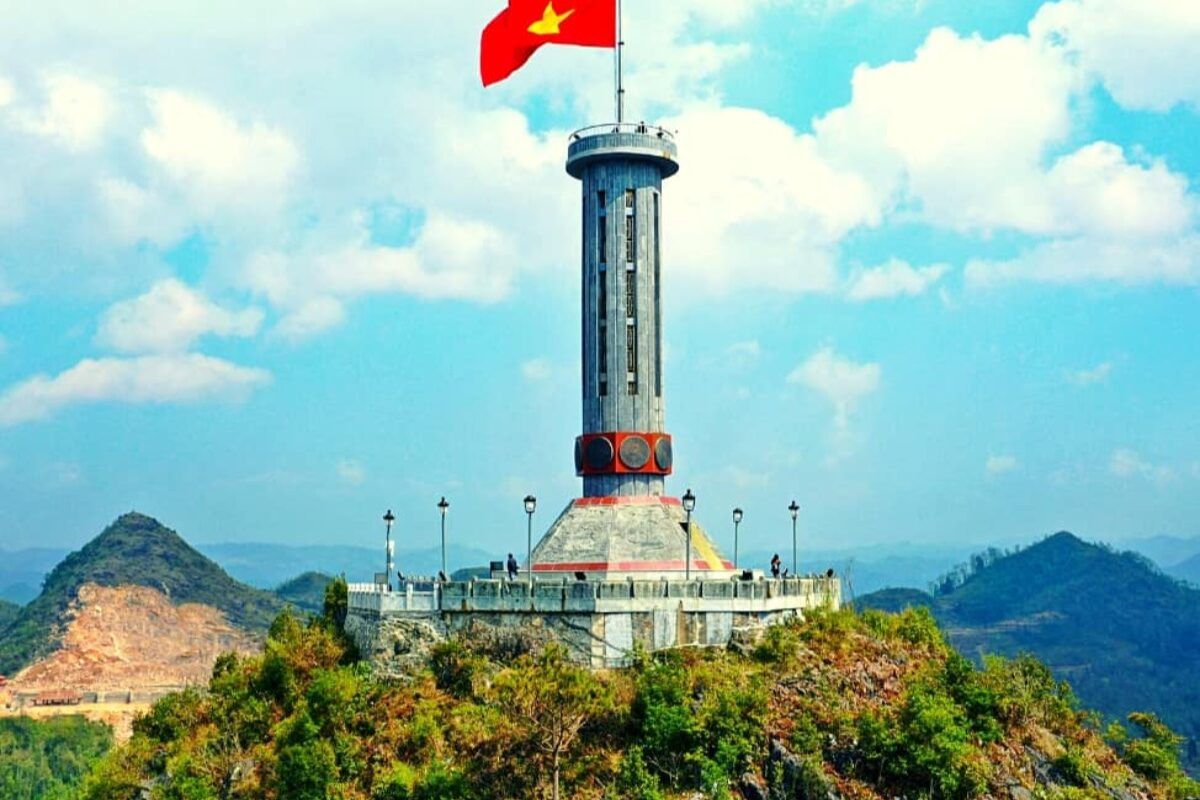 Lung Cu Flagpole