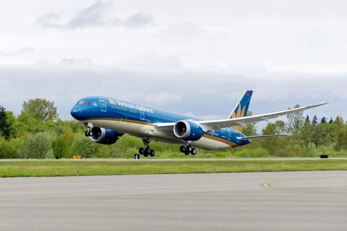 Direct flight HCMC to Halong Bay