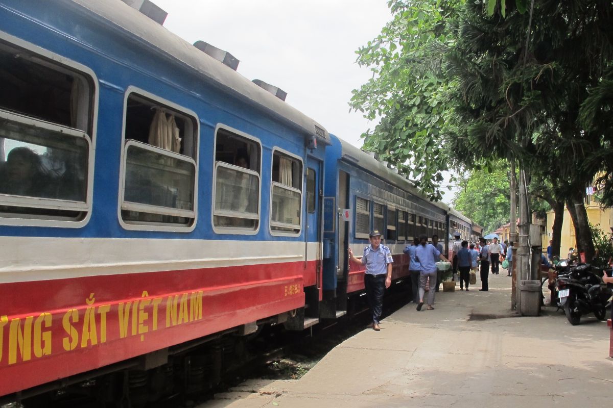 Train SE2: HCMC to Halong Bay