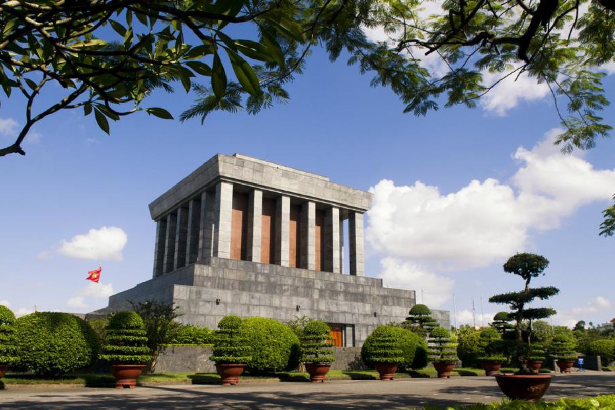 Ho Chi Minh Mausoleum - Hanoi Temperature December