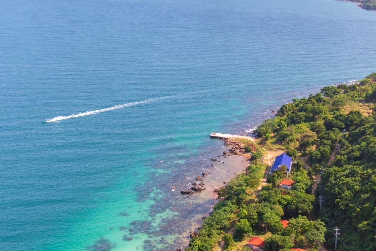 Ong Lang Beach is an ideal place for Kitesurfing in Phu Quoc