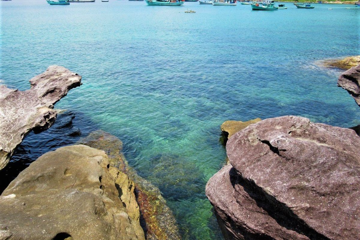 Some beaches in Phu Quoc have rocks