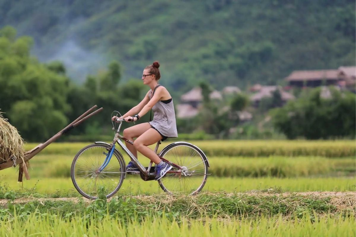 Cycling To Pom Coong Village 