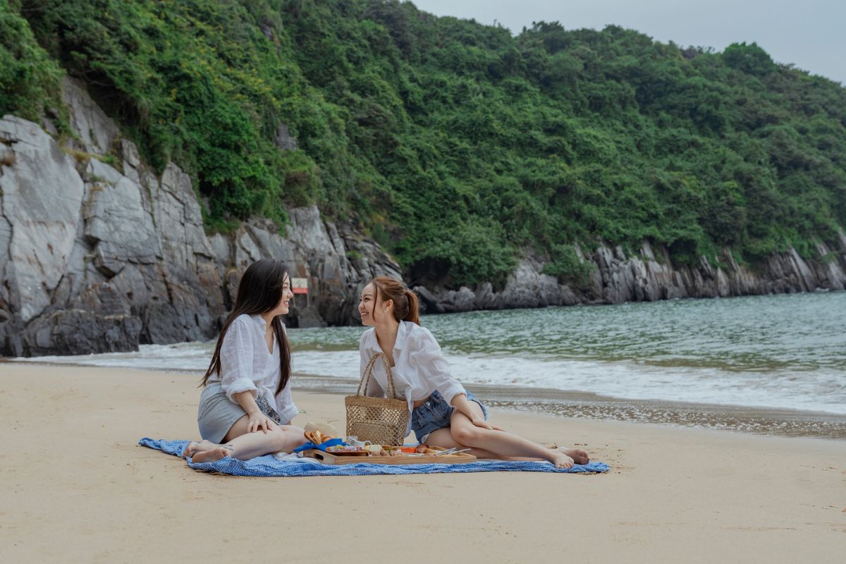 Relax By The Waves At Cat Co 1