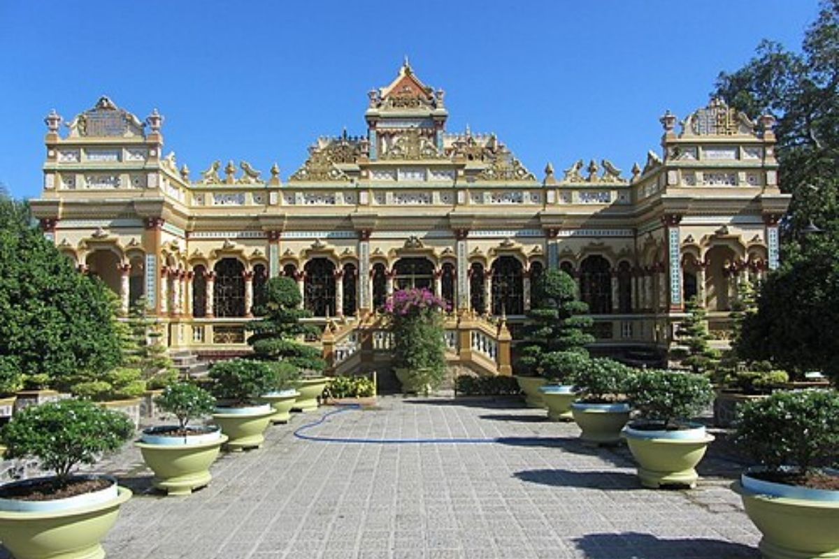  Vinh Trang Pagoda