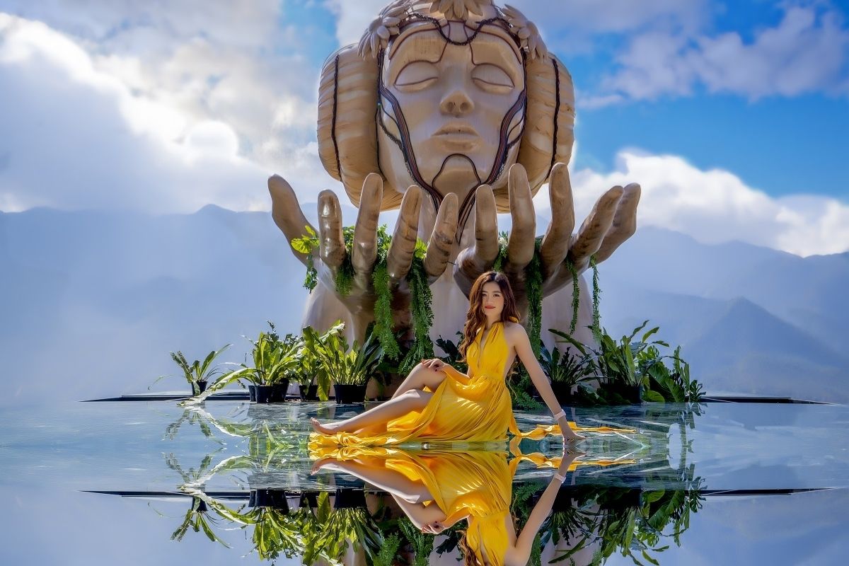 Moana Girl Statue