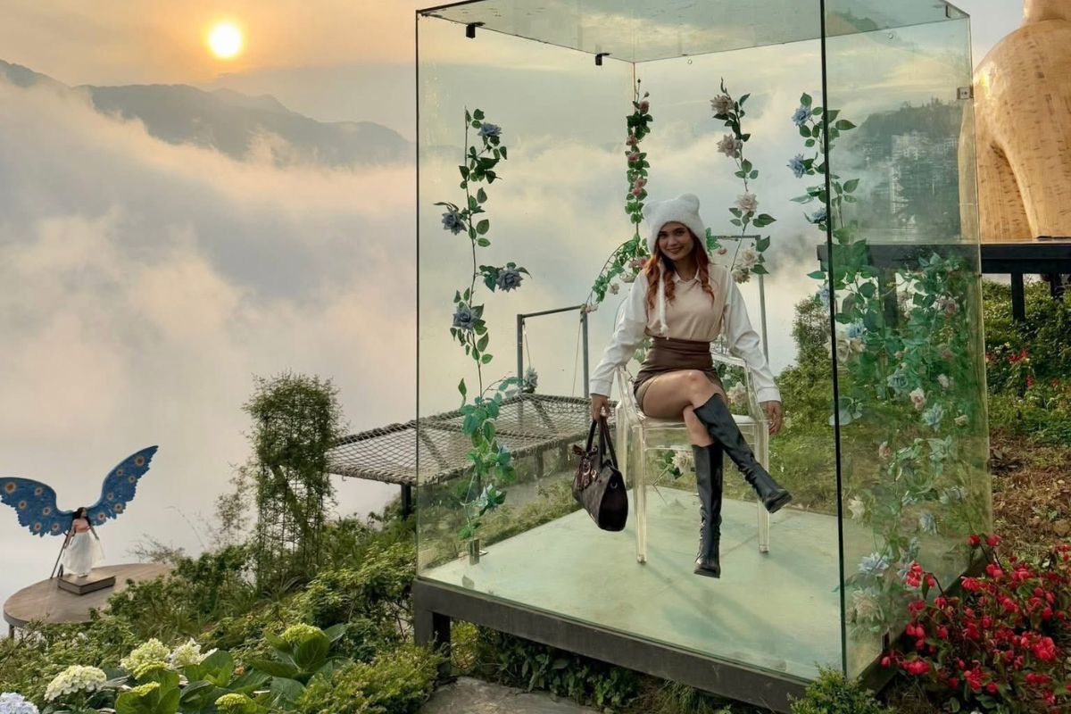 Rose Glass Cage at Moana Sapa