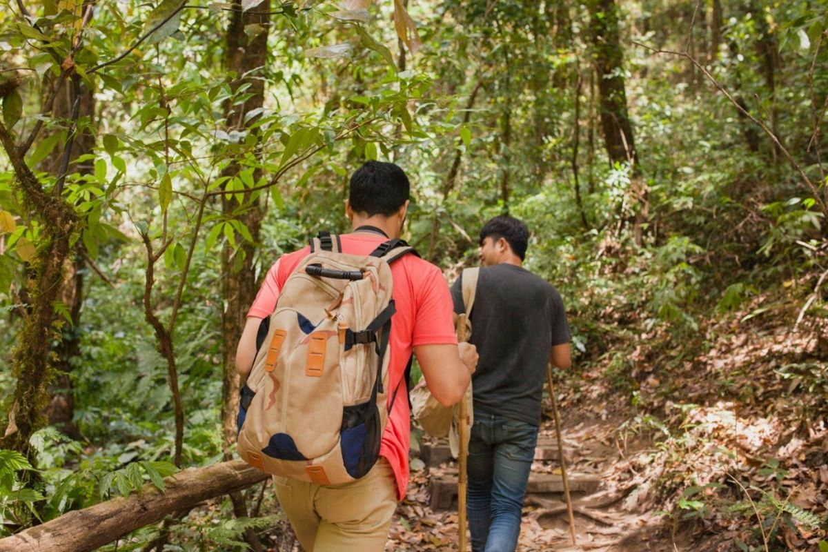 Trekking Trail to De Cho waterfall 
