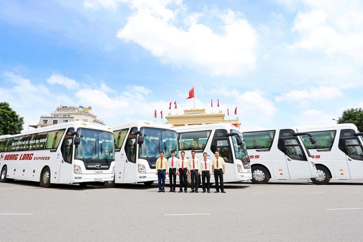 Hoang Long departs from Nha Trang Station