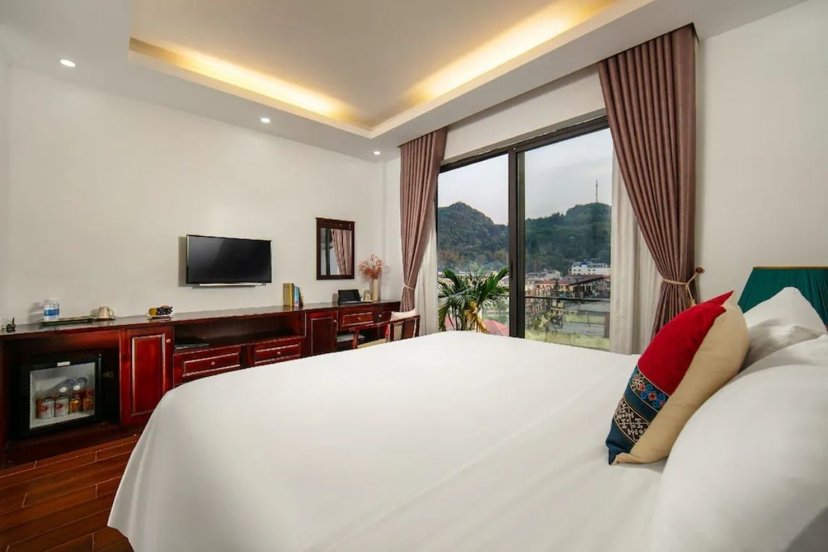 Deluxe Double Room Balcony at Sapa Mountain Queen House 