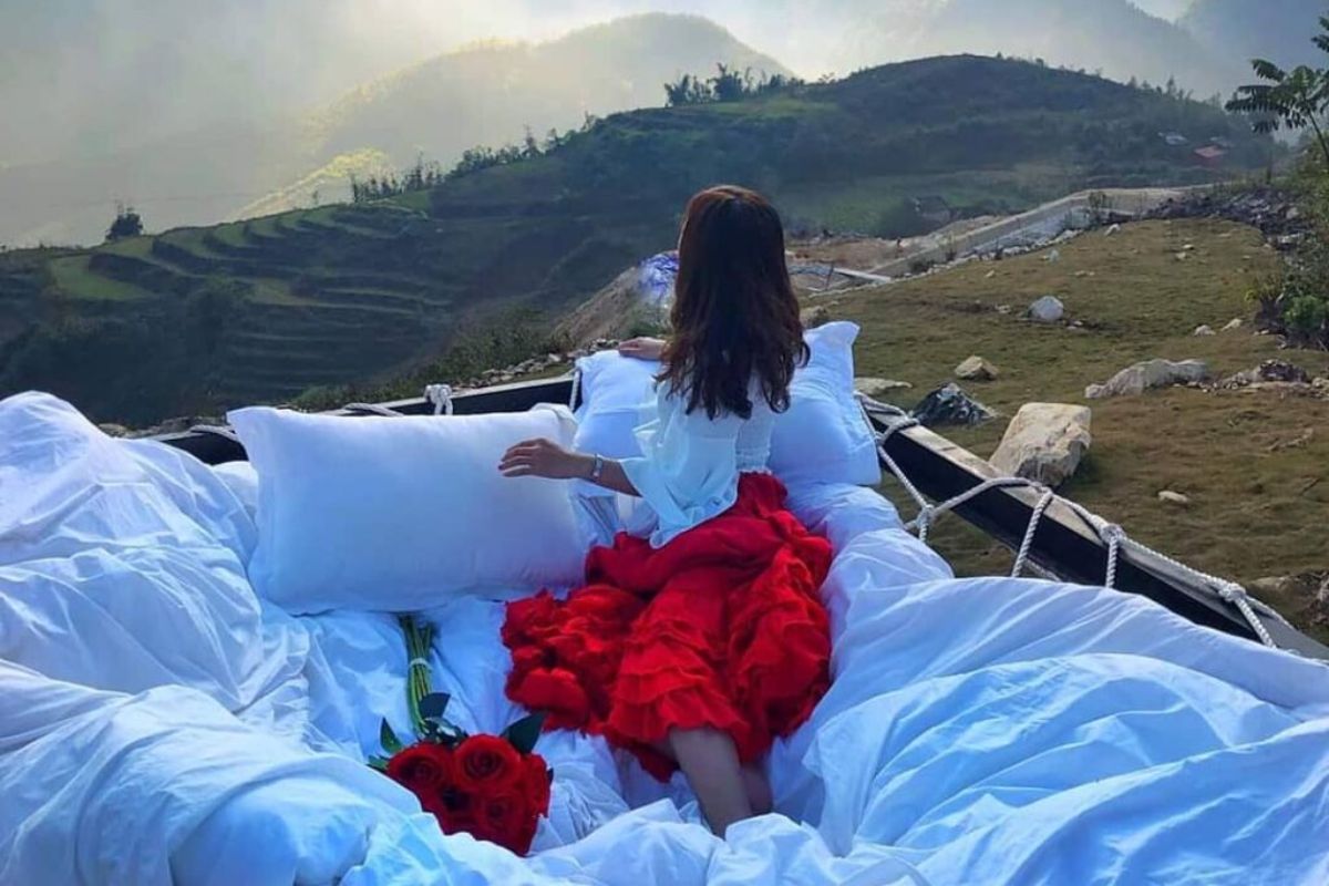 The Floating Bed in the Sky