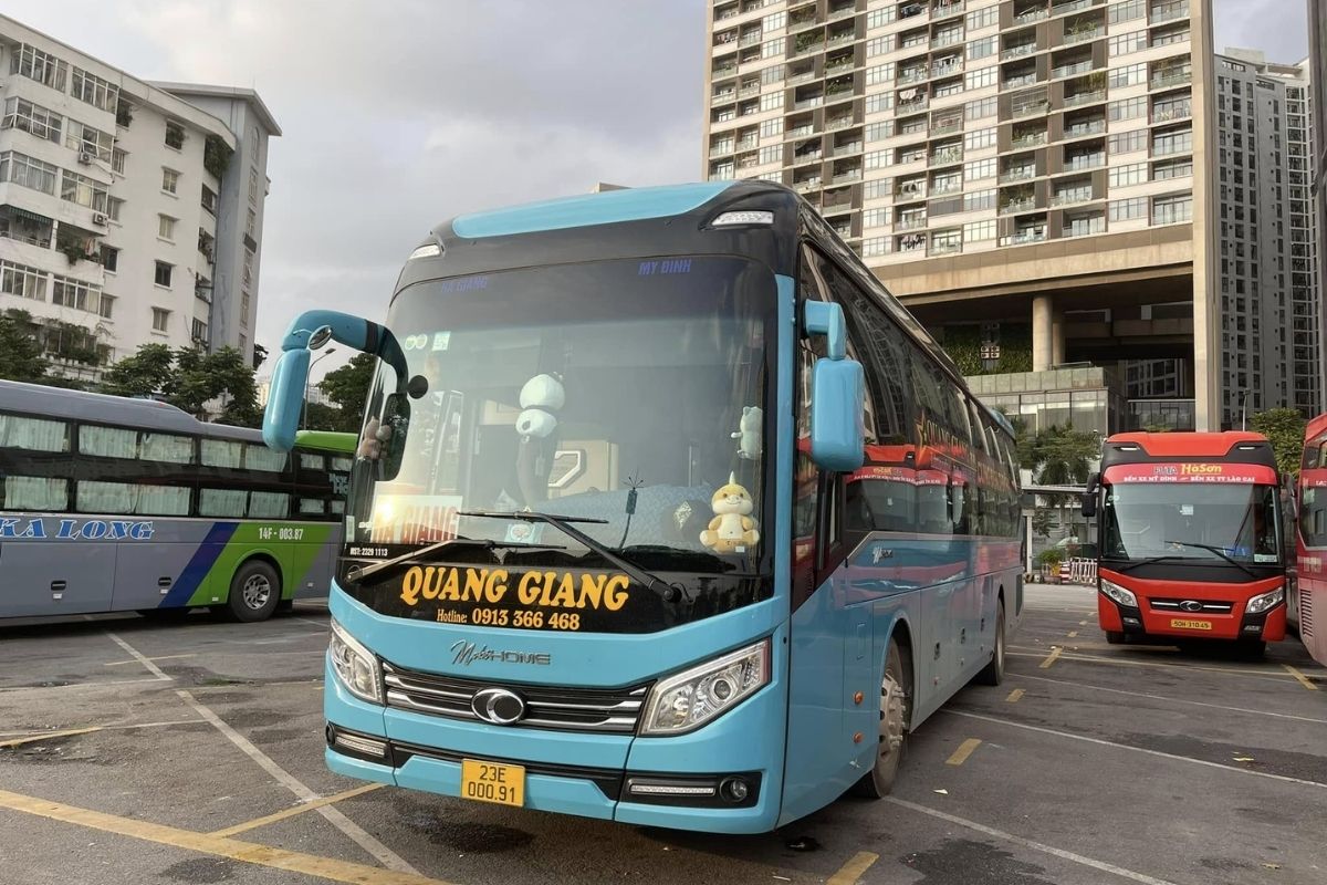Quang Giang Bus