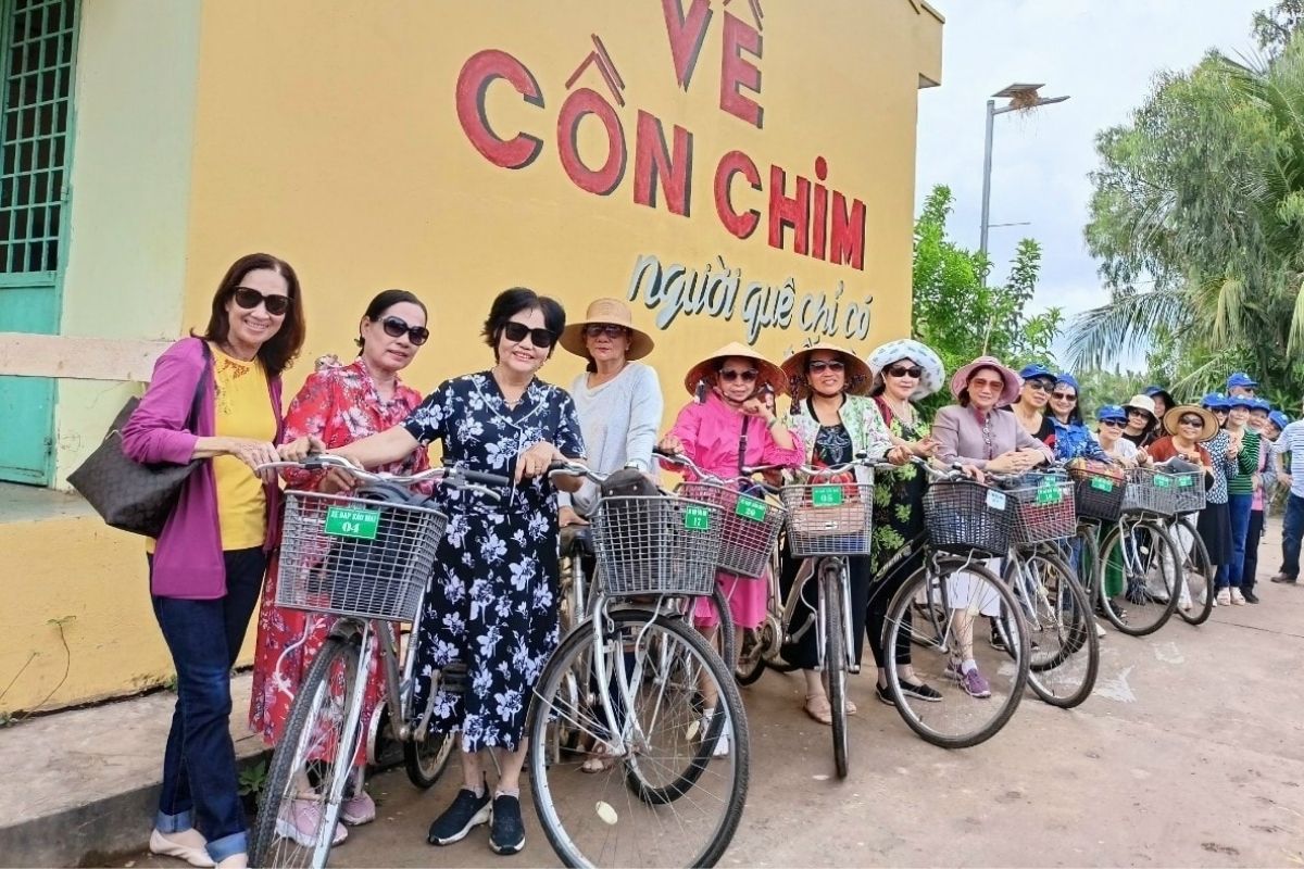 What to do: Cycle Across Con Chim